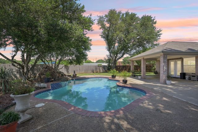 7610 Yorkmeadow Drive, Arlington, TX 76001