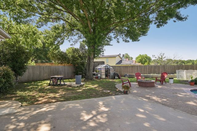 7610 Yorkmeadow Drive, Arlington, TX 76001
