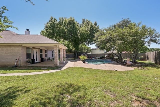 7610 Yorkmeadow Drive, Arlington, TX 76001
