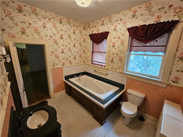409 N Esplanade Street, Leavenworth, KS 66048