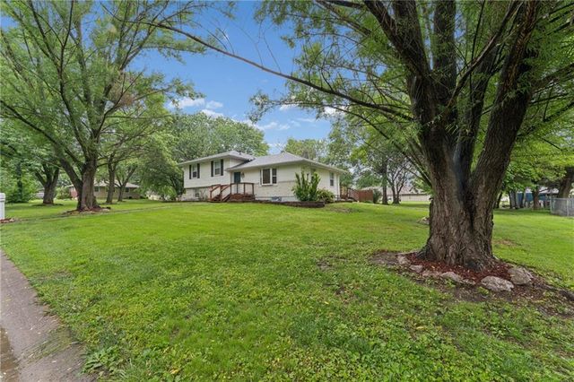 104 W Oak Street, Archie, MO 64725