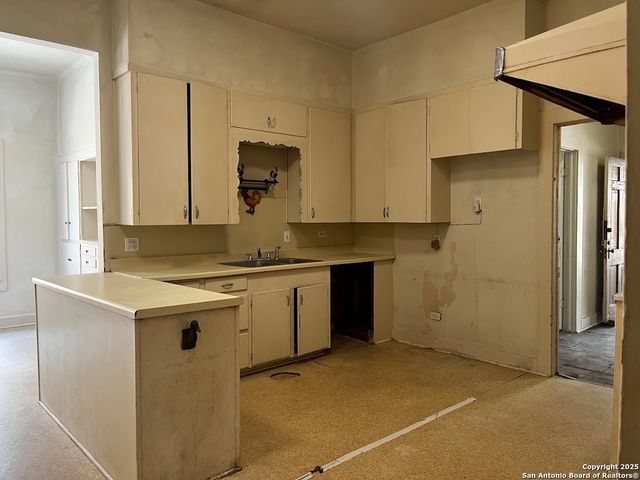 411 W Gramercy, San Antonio, TX 78212