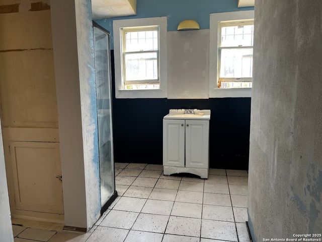 411 W Gramercy, San Antonio, TX 78212