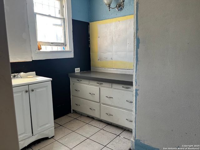 411 W Gramercy, San Antonio, TX 78212