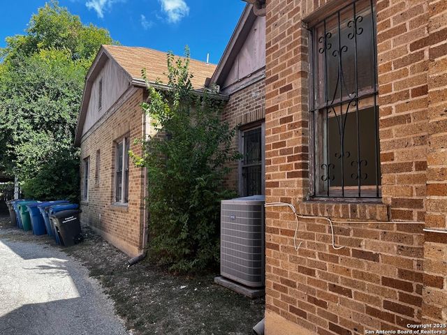 411 W Gramercy, San Antonio, TX 78212