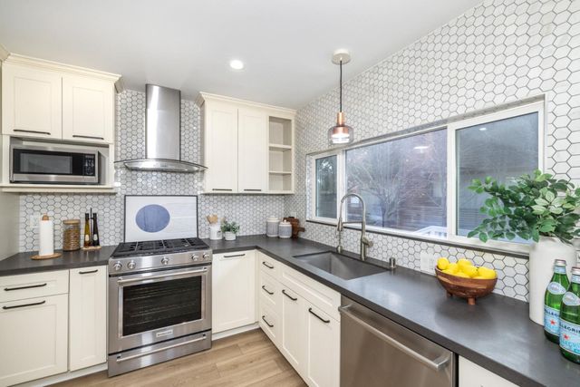 1111 Alma Street, Palo Alto, CA 94301