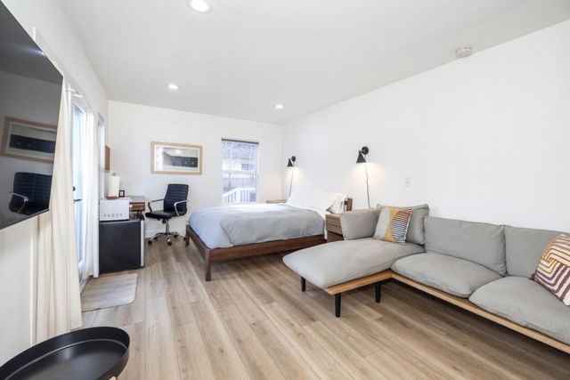 1111 Alma Street, Palo Alto, CA 94301