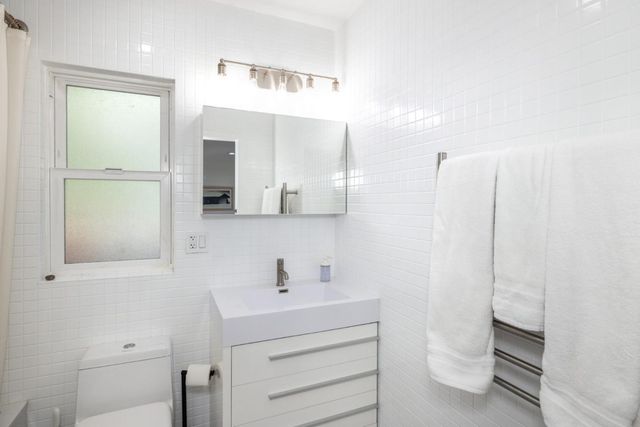 1111 Alma Street, Palo Alto, CA 94301