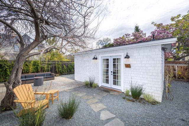 1111 Alma Street, Palo Alto, CA 94301