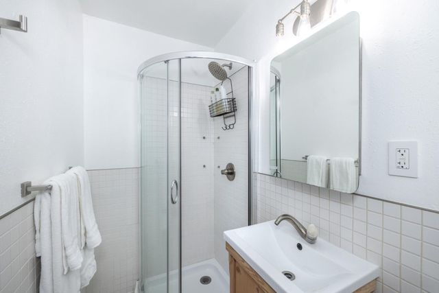 1111 Alma Street, Palo Alto, CA 94301