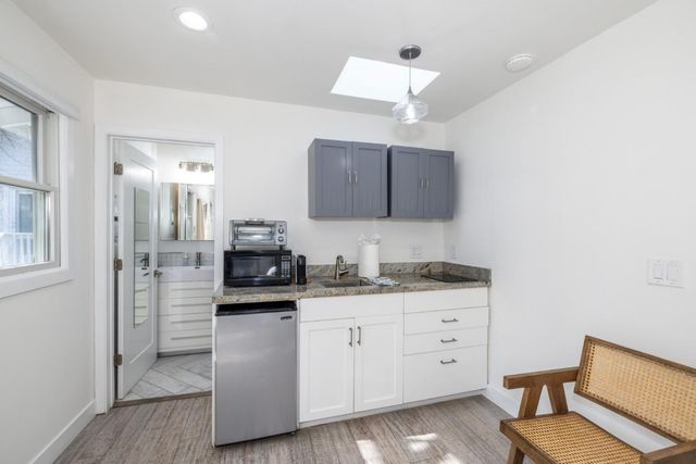 1111 Alma Street, Palo Alto, CA 94301