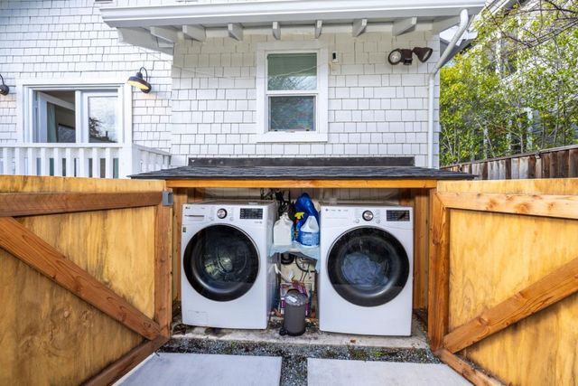 1111 Alma Street, Palo Alto, CA 94301