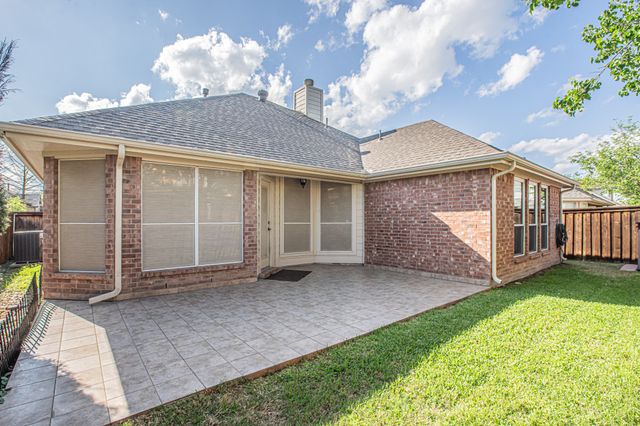 7732 Summerbrook Circle, Fort Worth, TX 76137