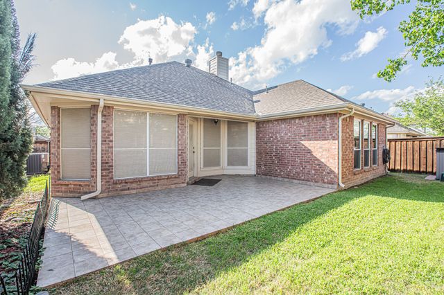 7732 Summerbrook Circle, Fort Worth, TX 76137