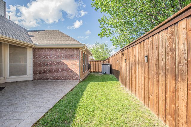 7732 Summerbrook Circle, Fort Worth, TX 76137