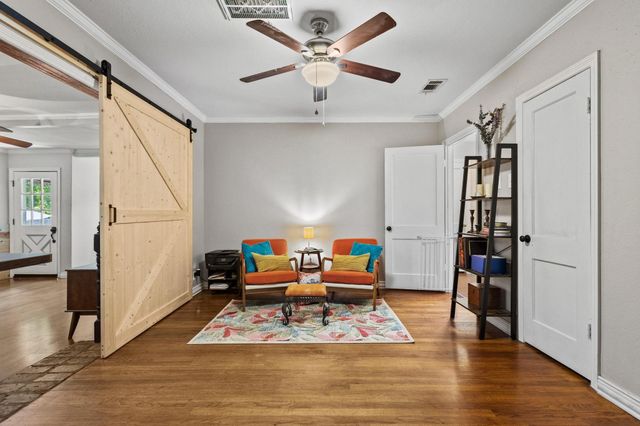 110 S Binkley Street, Sherman, TX 75092