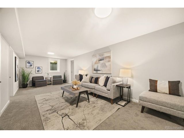 214 Hudson St, Denver, CO 80220
