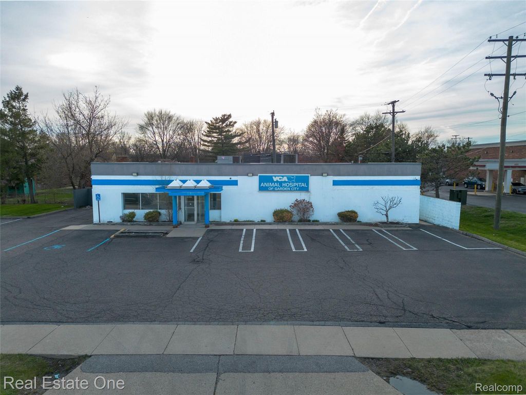 2079 Inkster Road, Garden City, MI 48135