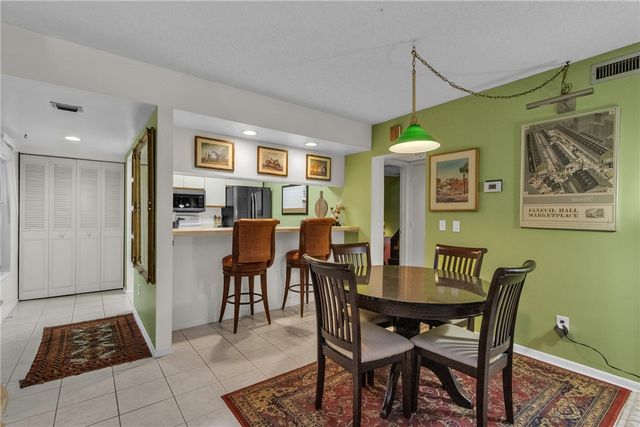 14 Plantation Drive 201, Vero Beach, FL 32966