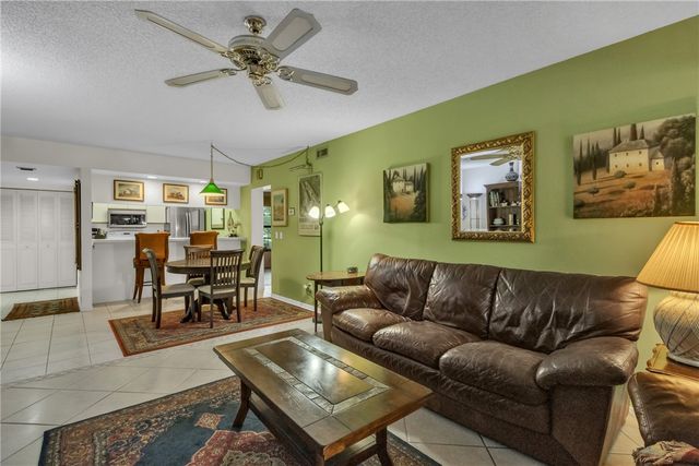 14 Plantation Drive 201, Vero Beach, FL 32966