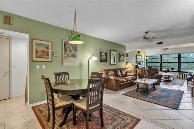 14 Plantation Drive 201, Vero Beach, FL 32966