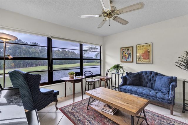 14 Plantation Drive 201, Vero Beach, FL 32966
