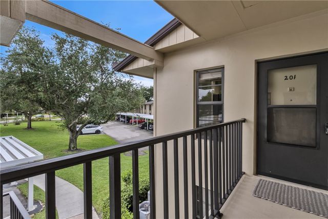 14 Plantation Drive 201, Vero Beach, FL 32966