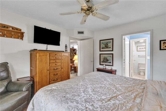 14 Plantation Drive 201, Vero Beach, FL 32966