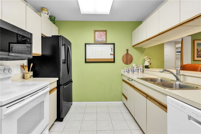 14 Plantation Drive 201, Vero Beach, FL 32966