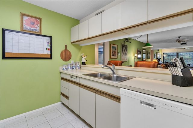 14 Plantation Drive 201, Vero Beach, FL 32966