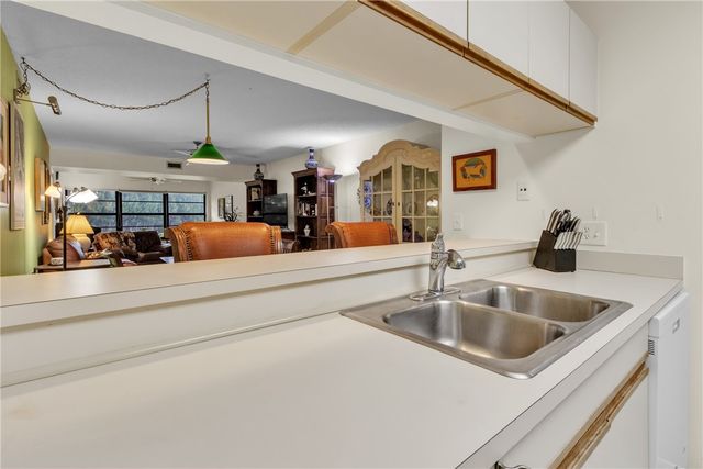 14 Plantation Drive 201, Vero Beach, FL 32966