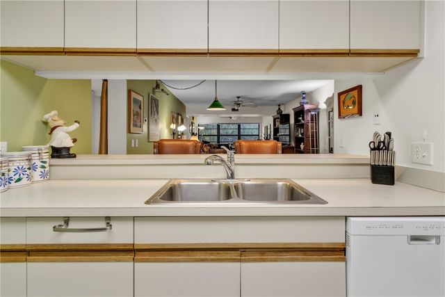 14 Plantation Drive 201, Vero Beach, FL 32966