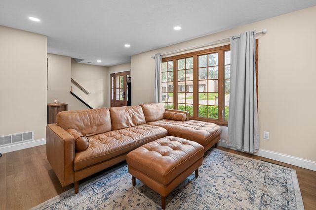 2603 E 35th Street Court, Davenport, IA 52807
