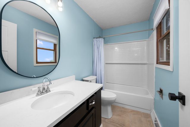 2603 E 35th Street Court, Davenport, IA 52807