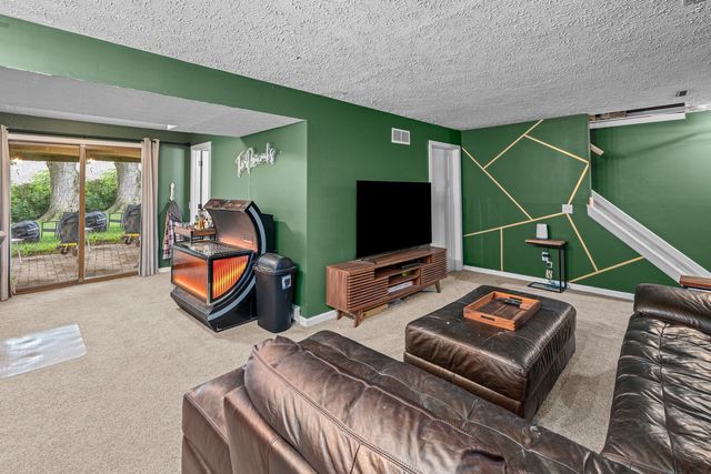 2603 E 35th Street Court, Davenport, IA 52807