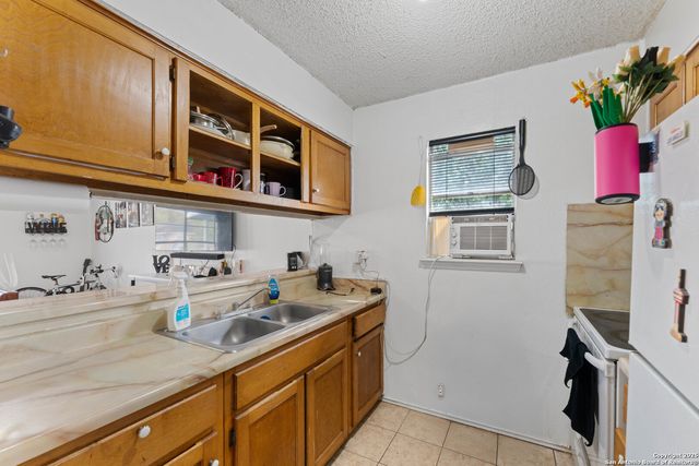 1626 Santa Anna, San Antonio, TX 78201