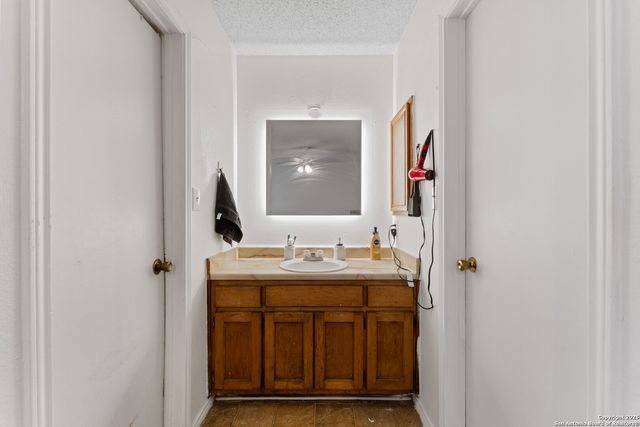 1626 Santa Anna, San Antonio, TX 78201