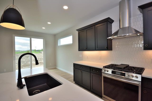 637 Standing Stone DRIVE, Waukesha, WI 53189