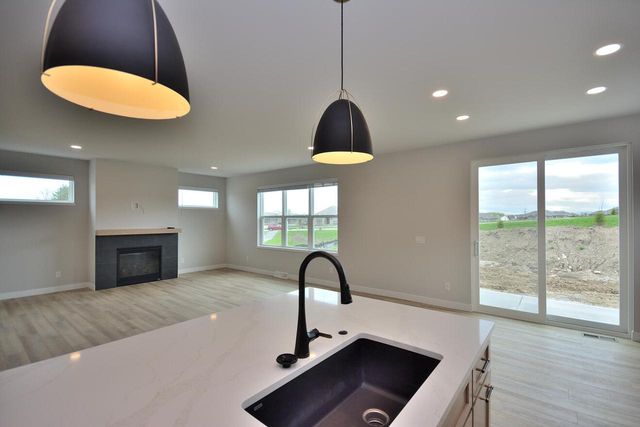 637 Standing Stone DRIVE, Waukesha, WI 53189