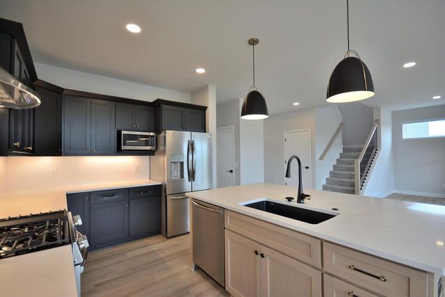 637 Standing Stone DRIVE, Waukesha, WI 53189