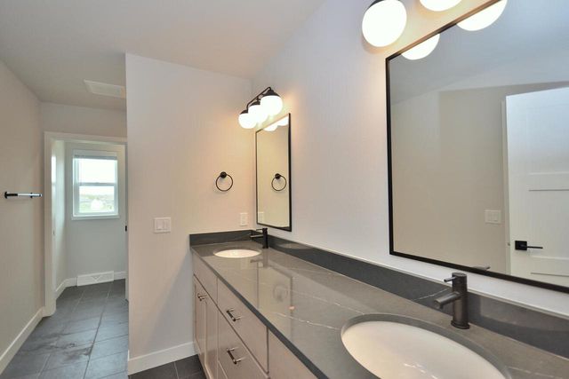 637 Standing Stone DRIVE, Waukesha, WI 53189