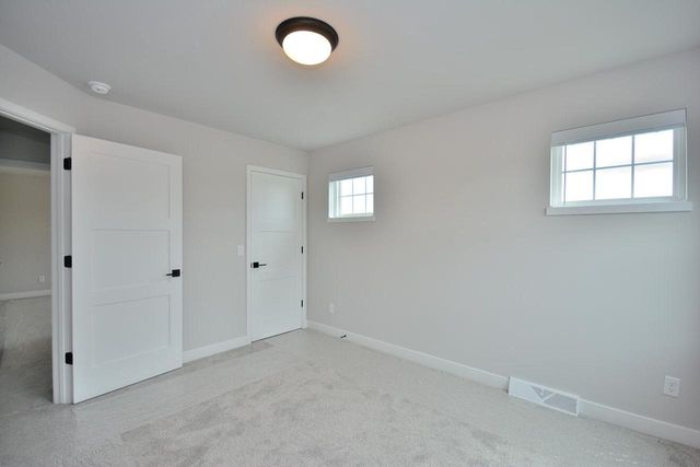 637 Standing Stone DRIVE, Waukesha, WI 53189