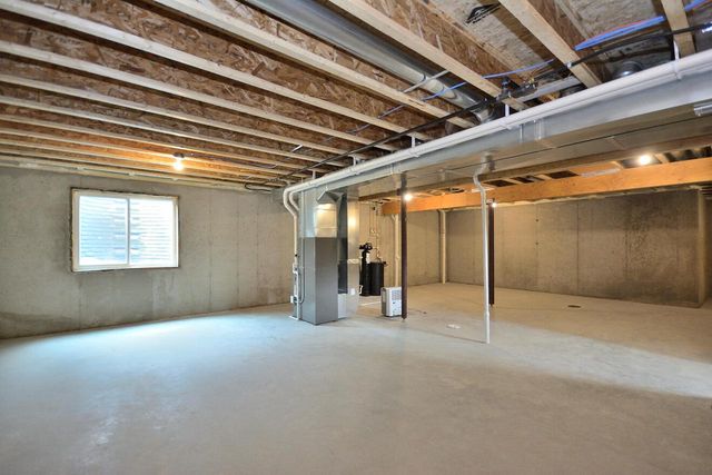 637 Standing Stone DRIVE, Waukesha, WI 53189