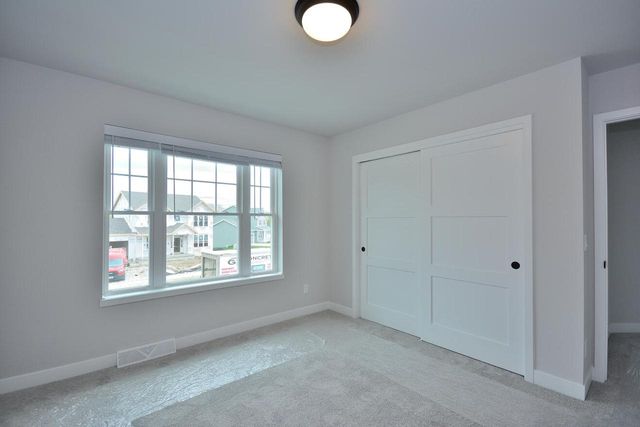 637 Standing Stone DRIVE, Waukesha, WI 53189