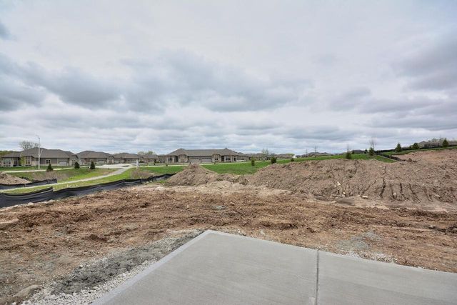 637 Standing Stone DRIVE, Waukesha, WI 53189