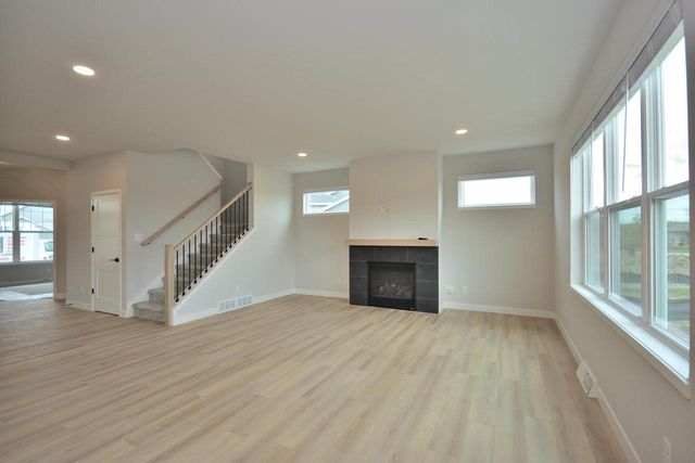 637 Standing Stone DRIVE, Waukesha, WI 53189
