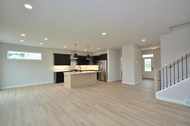 637 Standing Stone DRIVE, Waukesha, WI 53189