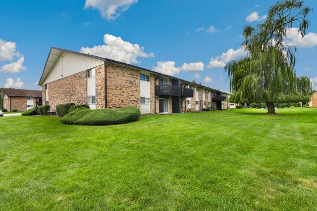 5 Kingery Quarter 5-104, Willowbrook, IL 60527