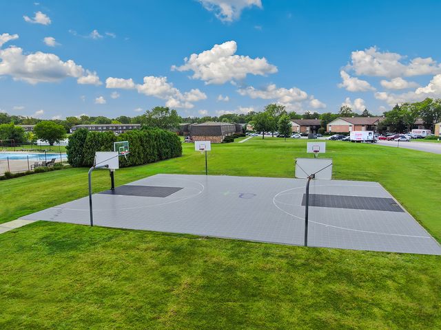 5 Kingery Quarter 5-104, Willowbrook, IL 60527
