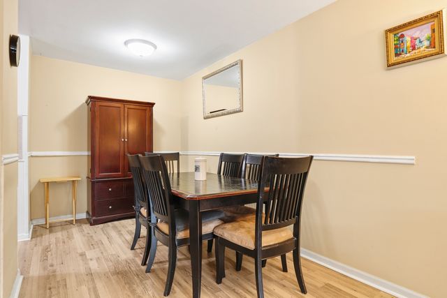 5 Kingery Quarter 5-104, Willowbrook, IL 60527